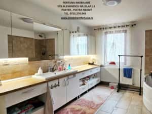 Proprietate de exceptie,oaza de confort-Vila mobilata si utilata,plus anexa si teren,mun.P.Neamt — miniatura 9