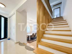 De vanzare duplex la cheie in zona Europa cu teren 310 mp — miniatura 7