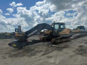 Dezmembrez excavator pe senile Volvo EC240 CL- piese de schimb Volvo — miniatura 2