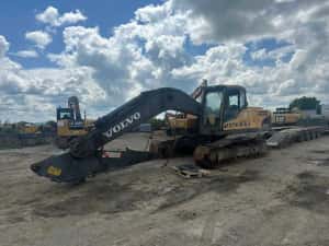 Dezmembrez excavator pe senile Volvo EC240 CL- piese de schimb Volvo — miniatura 7