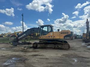 Dezmembrez excavator pe senile Volvo EC240 CL- piese de schimb Volvo — miniatura 8