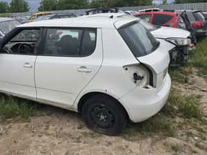 Skoda fabia 2007 capota faruri usi usa aripa aripi hayon portbagaj oglinda Oglinzi roti trager armatura lonjeron bara spate bord Volan Scaune far — miniatura 6