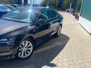 Skoda Superb 2.0 TDI 4x4 Laurin & Klement – Sedan Premium — miniatura 2