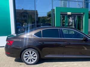 Skoda Superb 2.0 TDI 4x4 Laurin & Klement – Sedan Premium — miniatura 5
