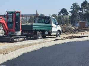 Inchiriez mini excavator buldoexcavator dumper bascula cilindru — miniatura 4
