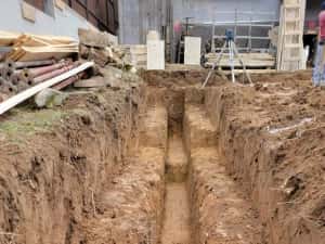 Inchiriez mini excavator buldoexcavator dumper bascula cilindru — miniatura 7