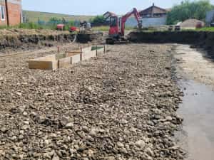 Inchiriez mini excavator buldoexcavator dumper bascula cilindru — miniatura 8