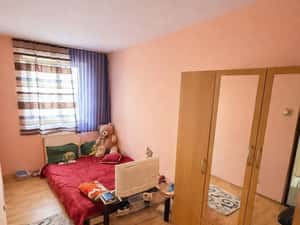 Apartament 3 camere, decomandat, etaj 1/4, mobilat, utilat, zona Astra — miniatura 5