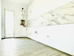 Apartament cu 2 camere, complet decomandat, terasa mare, zona asfaltat — miniatura 3