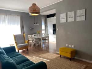 Apartament 4 camere  de vanzare - Zona Vivo