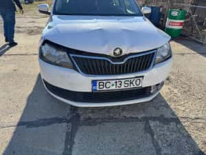 Skoda Rapid avariata — miniatura 6