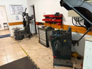 Afacere la cheie Vulcanizare Auto + Garaj Bucurestii Noi — miniatura 3
