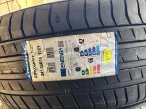 Vand anvelope de vara Triangle 245 25 19 102Y