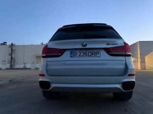 BMW X5 xDrive50i — miniatura 4