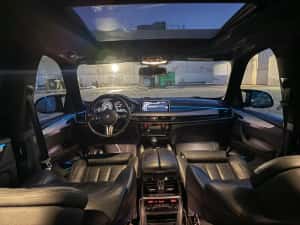 BMW X5 xDrive50i — miniatura 7