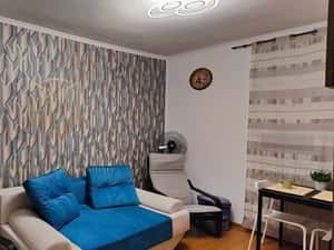 Titan 1 Decembrie 1918 , metrou 1 minut bloc stradal vedere spate