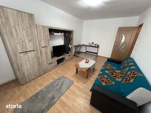 INCHIRIEZ apartament 3 camere ,zona Vasile Aaron — miniatura 4