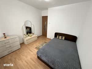 INCHIRIEZ apartament 3 camere ,zona Vasile Aaron — miniatura 5