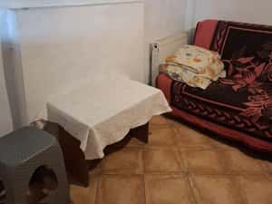 Inchiriez camera ptr.baieti la curte et.1