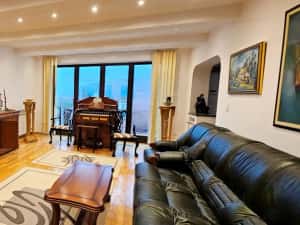 Casa de exceptie cu 4 niveluri, design modern inovativ, zona Centrala Piatra Neamt — miniatura 4