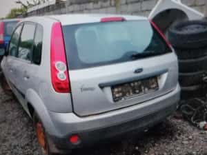 Capota aripa far trager radiator usa grila geam Ford Fiesta