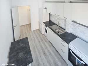 Apartament 2 camere, ultra-central Ploiești - fara bulina rosie — miniatura 1