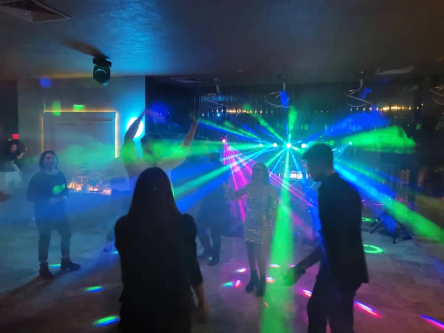 Dj , Evenimente private,nunta, botez ,aniversari, sonorizare , mașina fum și baloane de săpun — fotografie 1 din 10