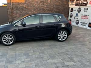 Opel Astra Hatchback, 2009, 263.000 km, Diesel — miniatura 2