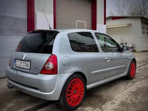 Renault Clio Sport 2.0 — miniatura 10