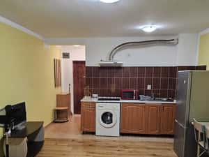 Garsoniera spatioasa la etaj intermediar, bloc cu Lift, Zona Broscarie — miniatura 4