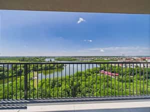 Apartament luminos cu balcon și parcare în Sisesti — miniatura 1