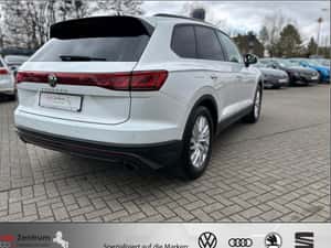 Volkswagen Touareg SUV 2025 — miniatura 2