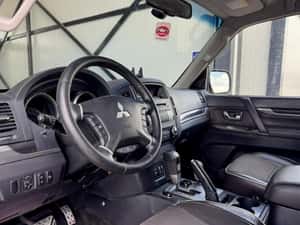 Mitsubishi Pajero Automată 200 HP Diesel — miniatura 5
