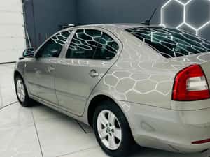 SKODA OCTAVIA 1.6 Diesel, 2012, manuala 6+1, alb — miniatura 4