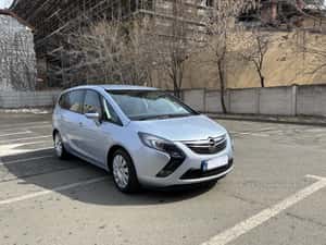 Opel Zafira - Minivan spațios, fabricat în 2016 — miniatura 4
