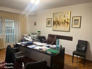 Apartament 3 camere, balcon, etaj 4/8,vedere mixtă.