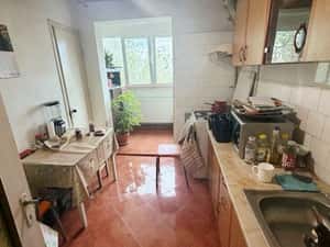 Apartament 2 camere centrala proprie, zona Basarabiei, comision 0% — miniatura 1