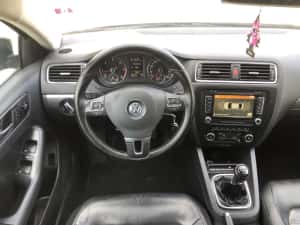 VW Jetta an fabricatie 2012 motor 2.0 tdi 140cp climatronic navigatie piele trapa jante aliaj — miniatura 5