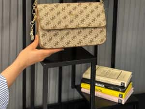 Geanta Guess noua !!! Dimensiuni 25/14 !!! — miniatura 1