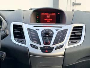 Ford Fiesta 1.25i Titanium/Climatronic/Posibilitate rate/Garantie — miniatura 8