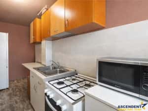 Apartament 2 camere,improspatat, decomandat,balcon,pivnita,Targu Secuiesc — miniatura 2