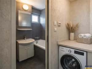 Apartament 2 camere,improspatat, decomandat,balcon,pivnita,Targu Secuiesc — miniatura 5