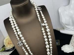Colier Chanel cu perle artificiale si logo-ul emblematic CC ! — miniatura 4