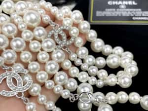 Colier Chanel cu perle artificiale si logo-ul emblematic CC ! — miniatura 5