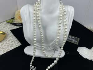 Colier Chanel cu perle artificiale si logo-ul emblematic CC ! — miniatura 7