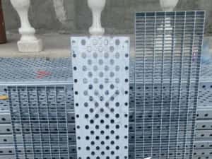 Scări metalice zincate 90x27 — miniatura 1