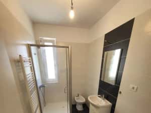 Bloc Nou. Etaj 1. Decomandat. Bucatarie inchisa. Asfalt. Transport in comun. — miniatura 10