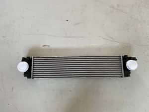 Radiator intercooler Volvo XC40 31686408