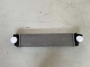 Radiator intercooler Volvo XC40 31686408 — miniatura 7