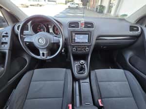 VW Golf 6 • 1.6 MPI • 2010 • Jante 17 • înfoliat mov culoare originala negru metalizat • Fiabil — miniatura 7